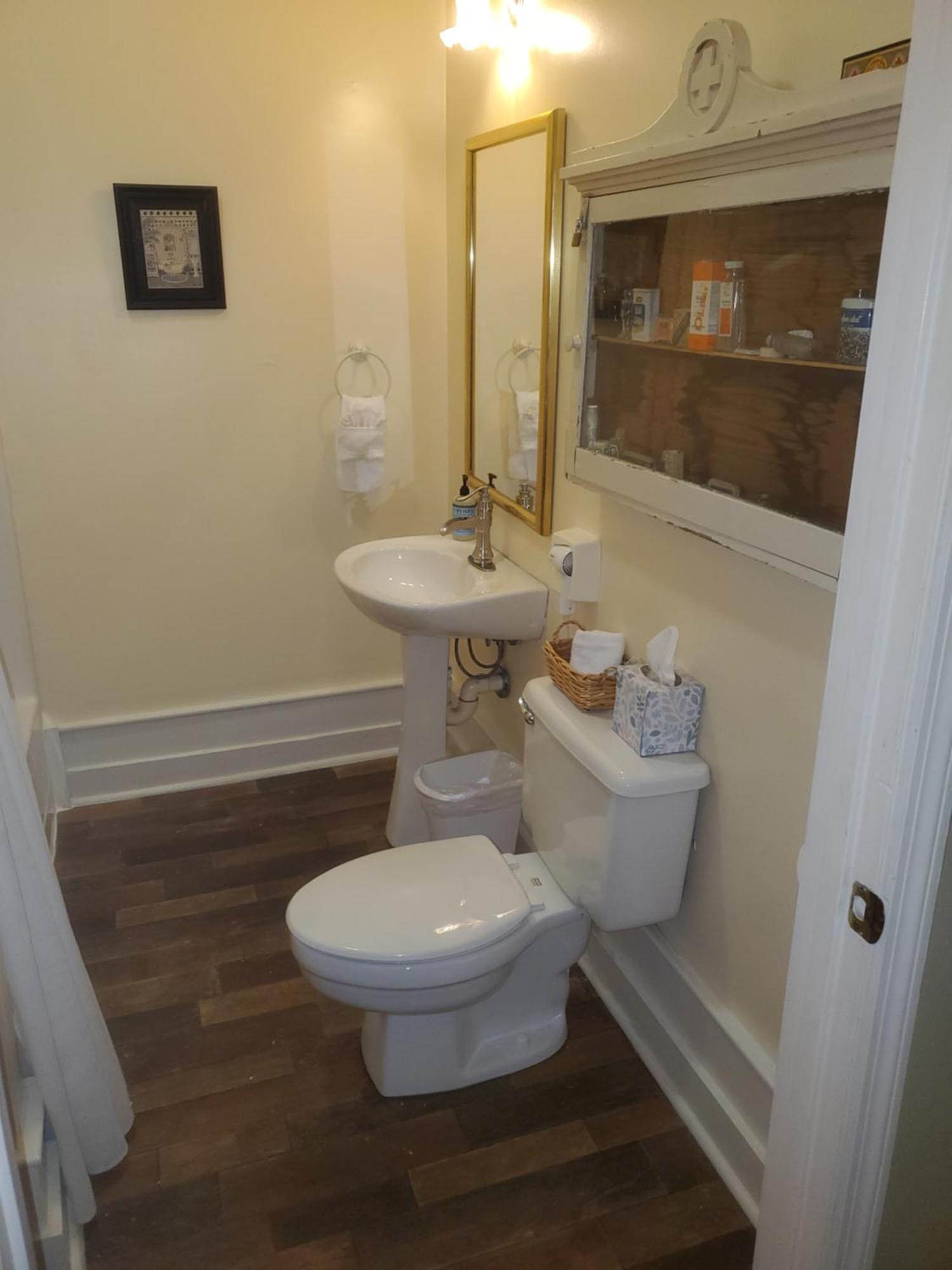 Hall Place B&B Glasgow Room photo